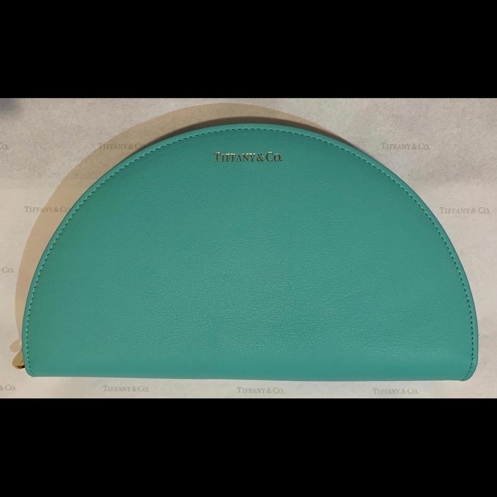 Luxury Tiffany & Co Half Moon Leather wallet